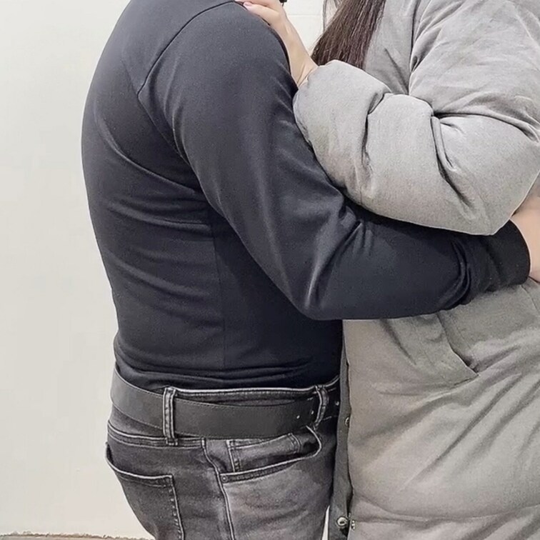 街中にある男性用の公衆○○○でキス💋いつ誰が来るか分からない状況でエスカレートしていくと興奮が止まらないのです💗