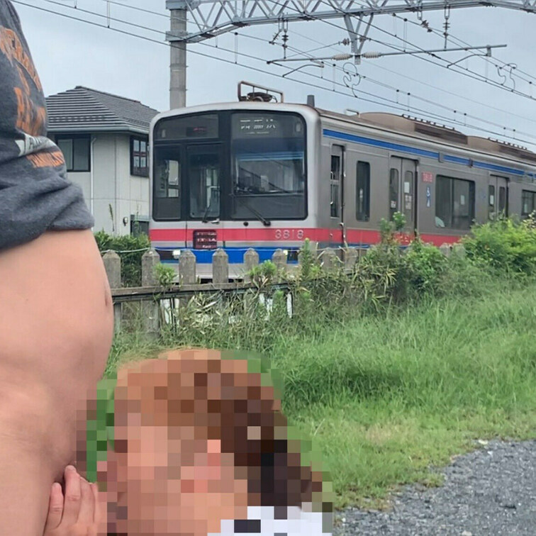 近所の奥様と露出セックスを楽しんでいます。まだまだ刺激がたりないです。露出セックス、もちろん最後は中出しです。