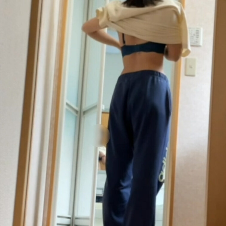 一般家庭のリアル✨
※Twitter投稿のフルバージョンです

何気ない日常での、妻の脱衣シーンです。
可愛げも