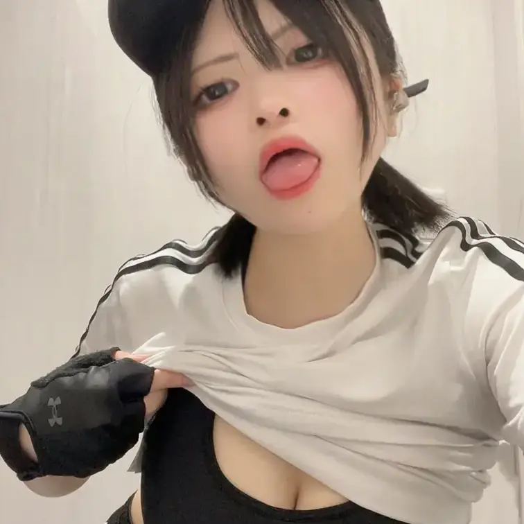 髪が伸びてきました。
体型は相変わらず変わんないです😭😭
この後動画ちょっと撮りました。
