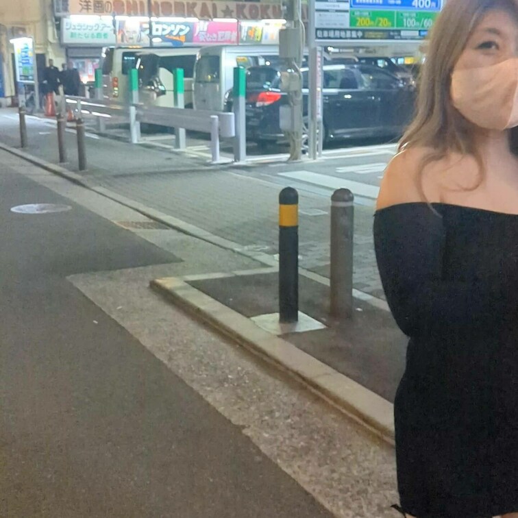 大阪の発展場に滞在して💦💦💦
地下で30人位に囲まれて…Tバックをずらされて暗闇の中…無許可で挿入射精しまくられて😎