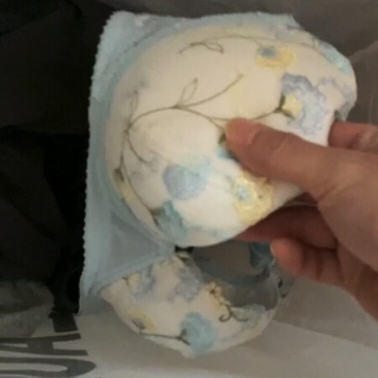 早朝帰り嫁ちゃんの下着チェック💕
職場の仲間と飲みに行って早朝に帰ってきた嫁。
お風呂入ってそのまま寝ちゃったのでそ
