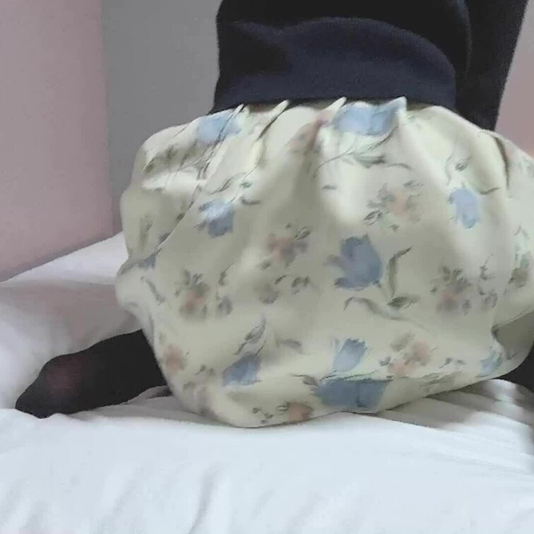 後ろ向いたままオナニー