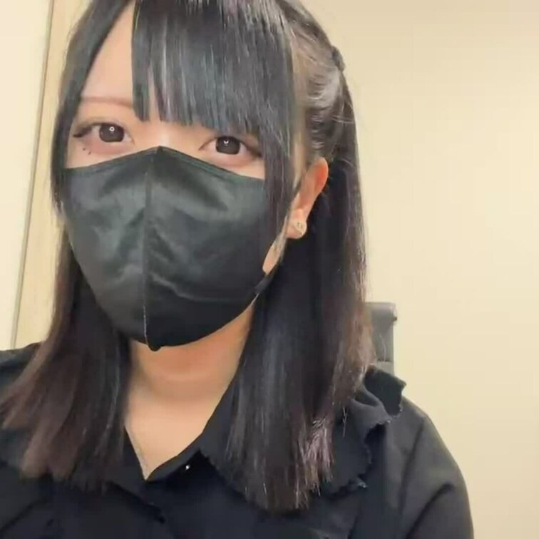 【りん 18 歳】

りんさんのライブ配信動画です
生配信 だと、1 回の有料配信を視聴すると、おおよそ平均 5,