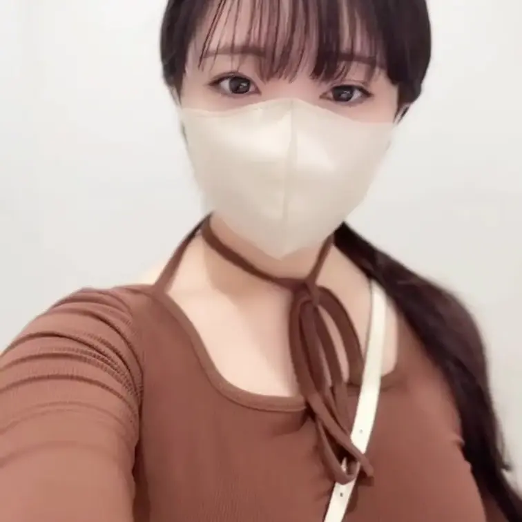 右側にある"いいね"を押してから見てください！
すずのこと応援してくれる人はもちろんブックマークも押してくれるよね？