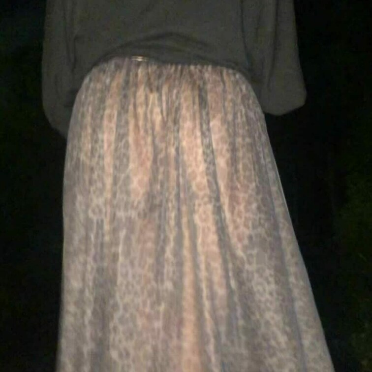 お尻散歩🍑
スカート着用だけどすけてる？？
めくってるのはスタンダードで(*˙˘˙*)