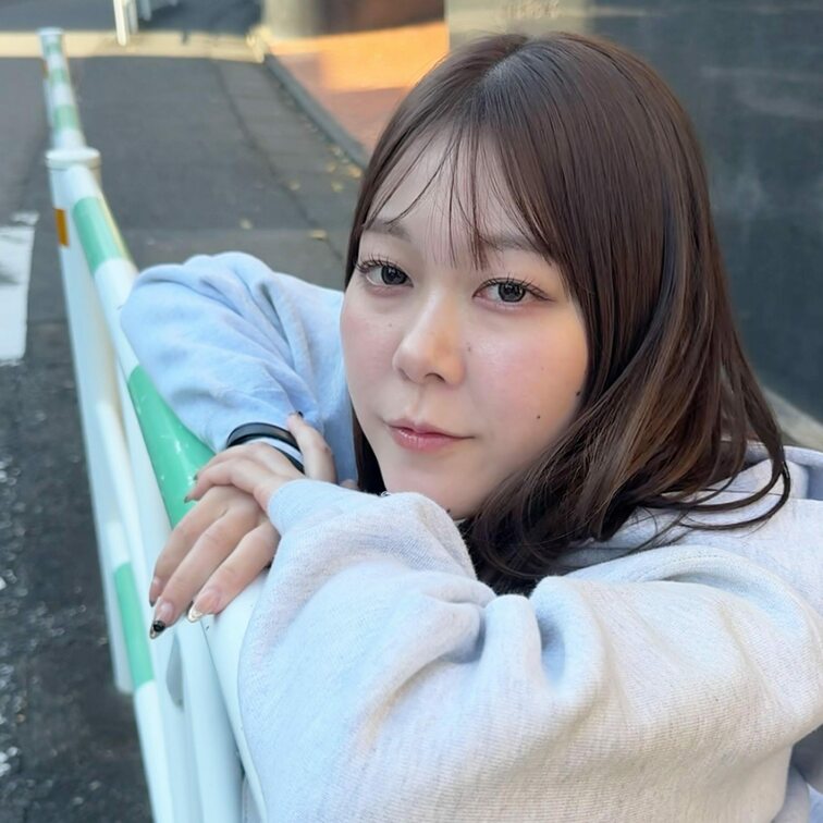 #227【MIHO 25歳】
今回ストリートスナップに協力してくれたのは、古着のチャンピオンのパーカーが可愛いMIHO