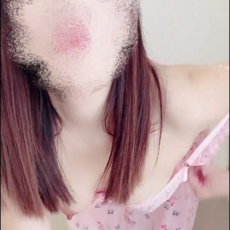 右上の【♡】を押してから見て欲しいです♡

脱ぎ脱ぎ♡
