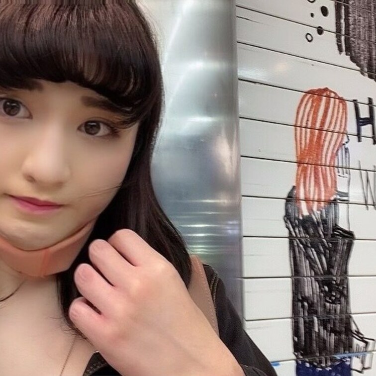 「動画・フェラからの…口内射精」

某ターミナル駅での、わたし
まぁ、フェラチオをされてしまう前の写真ですね💦
