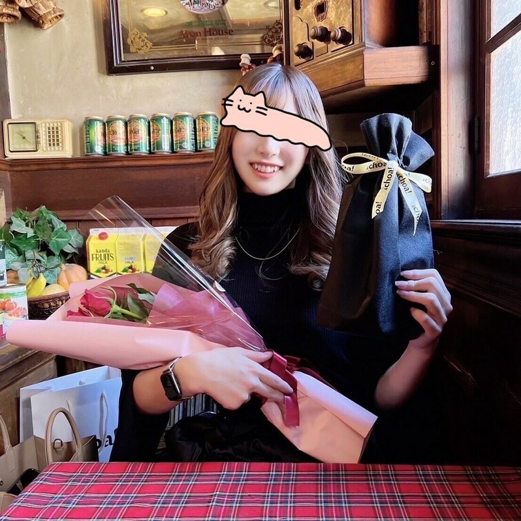 彼女とデートなう　にどうぞ🥰

同級生とランチしてきた！
なかなか会えないから早めのお誕生日プレゼント貰ったよ🎂