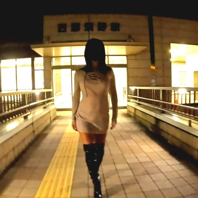 【白下着露撮編】
下着での露撮のリクエストがありましたので、珍しく下着を付けてみました🎵
コメント、いいねよろしくお