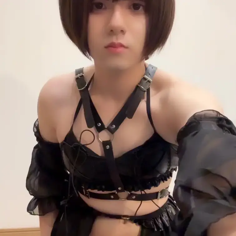 小悪魔コスプレ！
おっぱい感じやすいんです😂
