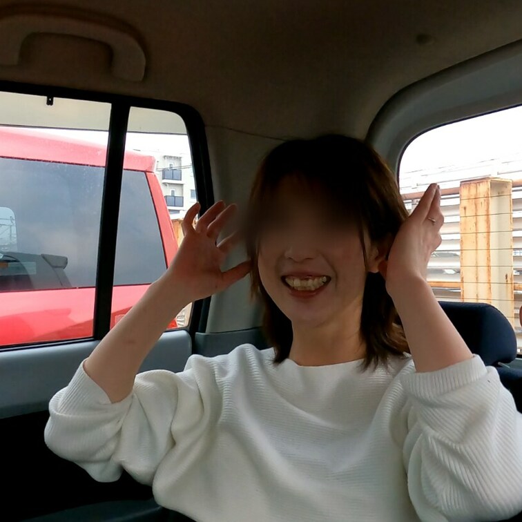 次の新作はスレンダー人妻さんと車内生ハメ。