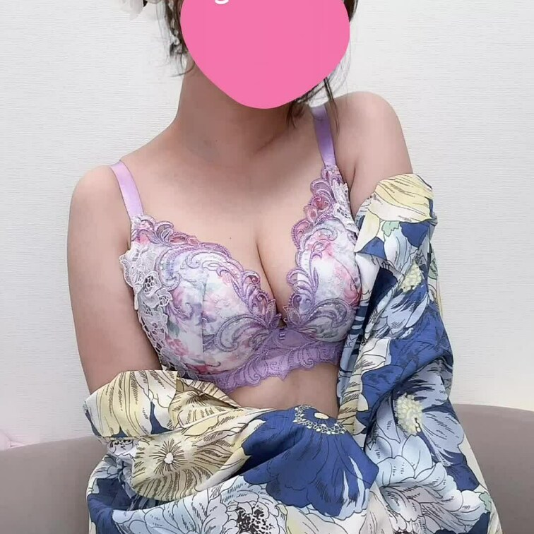 
ちょっとでもあすかの雰囲気伝わるかなぁ？❤️

目出しは緊張してなかなかしてないのでレアですっ😇

*･゜🤍