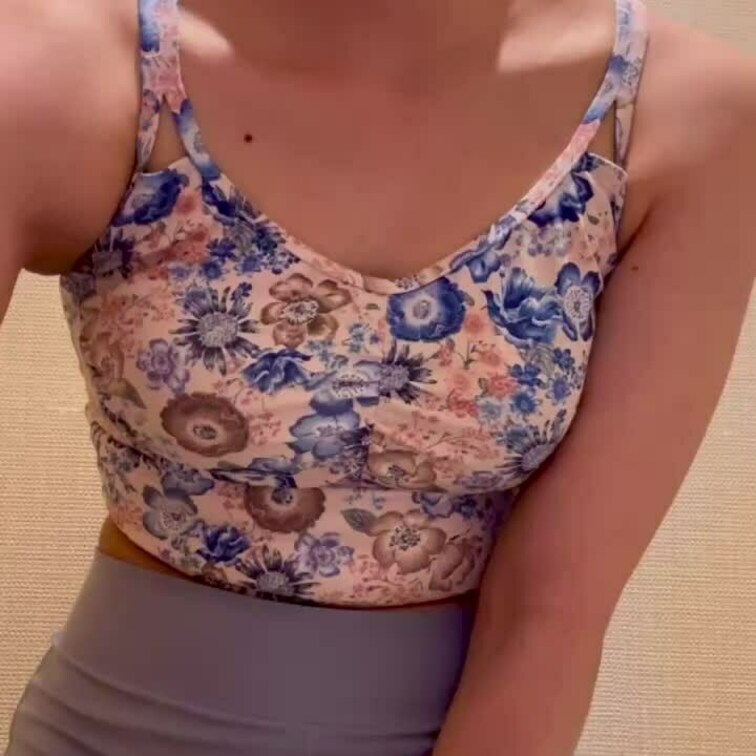 ヨガ前にオナラ報告
ムチムチのお尻を突き出して屁をこく女【rn】