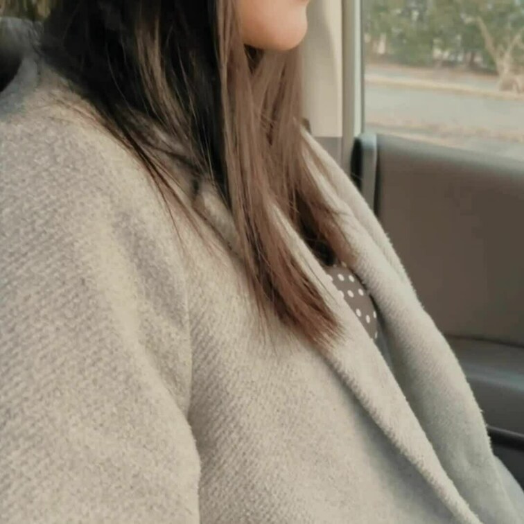 女の子がカギ付きの首輪をつけてお散歩準備☆
つづきます♡