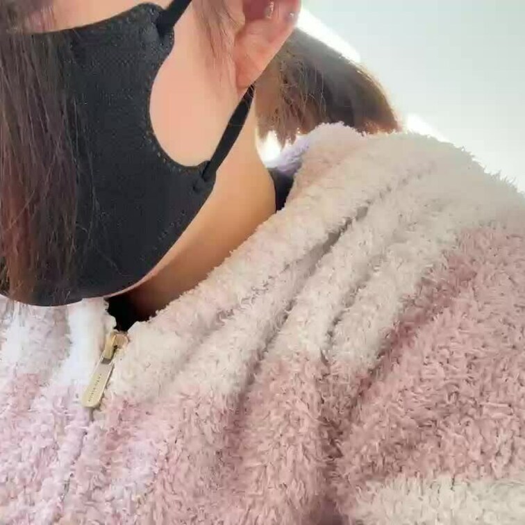 【みれい 20 歳】

みれいさんのライブ配信動画です
生配信だと、1 回の有料配信を視聴すると、おおよそ平均 5