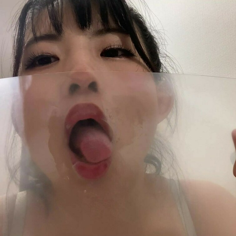 ⚠️【豪華VIP見放題∞】に含まれています。

フィルムを舐めて、キスをします。