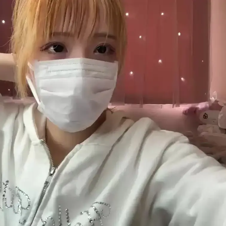 【みれい 20 歳】

みれいさんのライブ配信動画です
生ライブ配信だと、1 回の有料配信を視聴すると、おおよそ平