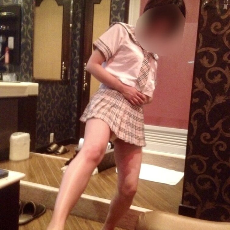 人妻制服コスプレでパンチラ♪♪