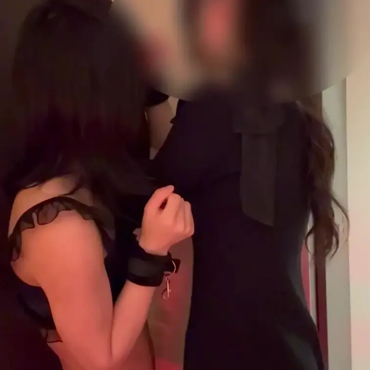 【175cm高身長沼顔女子大生①🐈‍⬛】
ドア拘束で全身犯されプレイ❣️

ドアに拘束されて、両手上にあげた状態で