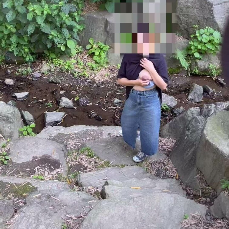 ○○○乳ピューピュー飛ばしてます😍他ではなかなか見られない野外で○○○乳搾り💕
ビチャビチャと妻が言うくらい良く出して