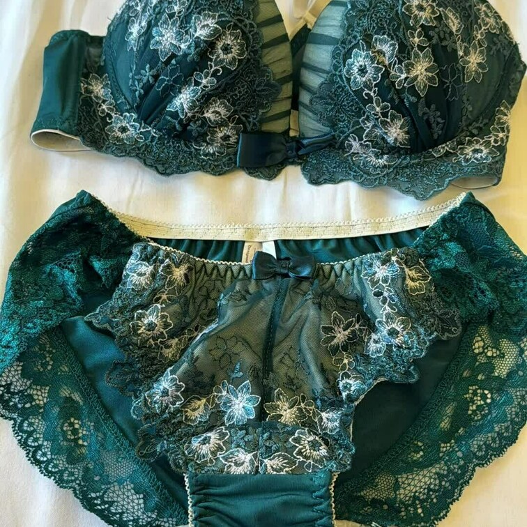 綺麗な瞳のギャル系OLの枕営業(休日の性交デート)下着フェチ (クロッチ、ショーツの内側)　2回戦

ギャル　OL　
