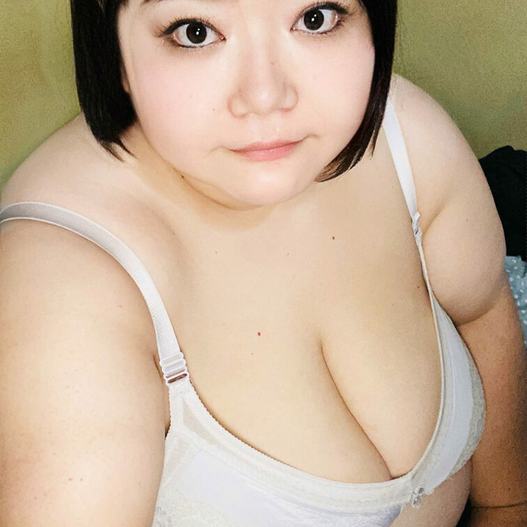ブラジャー姿💕

薄水色のブラジャー姿☺️Gカップのおっぱいがブラからはみ出しそう💕
お風呂入る前に写真撮りました