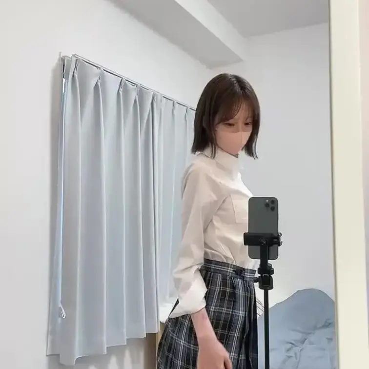 制服パンチラ。