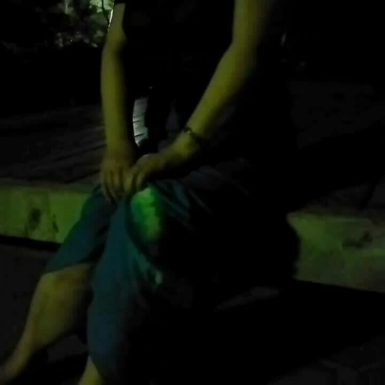 深夜の公園で‥
東屋に腰掛けて‥
徐々に脱いでいく‥

露出OL
Remi

誰か来そうでビクビクしながら