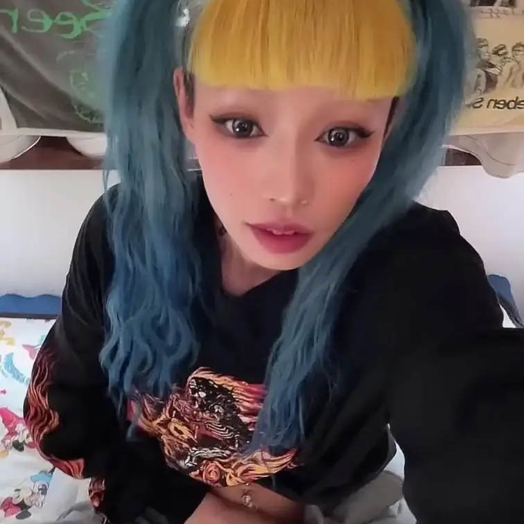 オナニー動画だよ🎥
遠距離の彼氏が家に帰ったので、
腹いせにパジャマをおしっこまみれに✌🏽😂✌🏽
少しずつ服脱いで