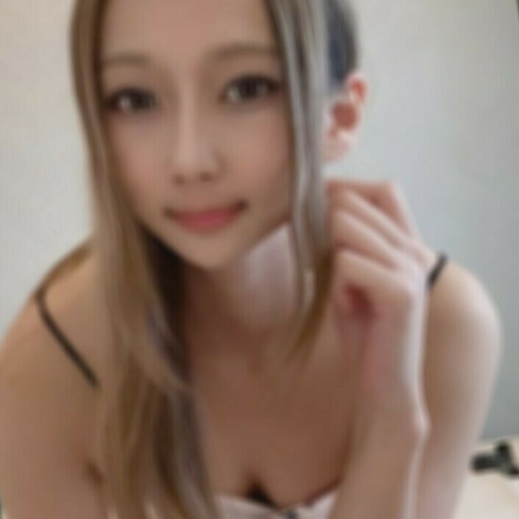 今回の主演は、２１歳のアパレル関係にお勤め、同人AV未経験・初出演の女の子です

まさに、"ハーフ系ドールフェイス"