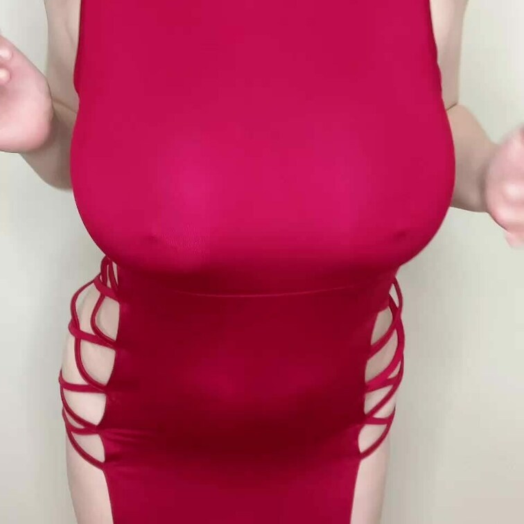 長乳揉み揉み動画。ノースリーブの袖から生乳も...。一瞬陰毛チラ見えしちゃいます...