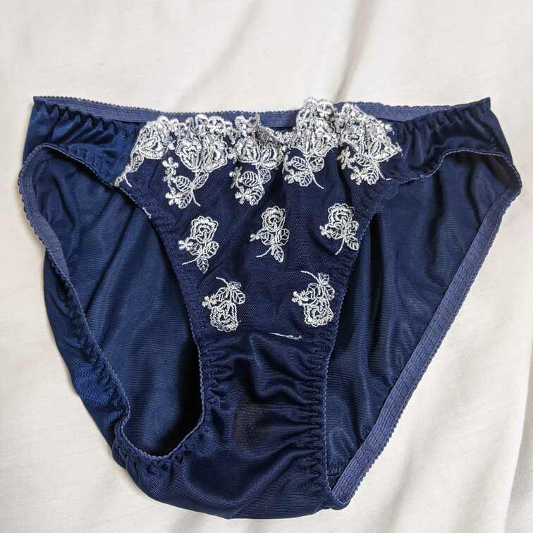 今日のリナのパンツです🥰
月末でお金大変です😣
バイト増やそうかな😭