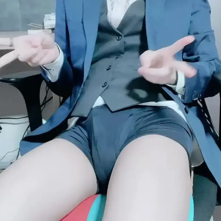 仕事終わりに撮影してみました...
いっぱい脚を広げてアヘアヘしてます。
スーツ好きな人は居る？

オナホぐちゅ