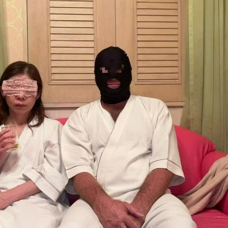 DIGEST版
【20cm砲の外人とNTR＆３Pバイセクプレイ！】美巨根と美マンに夢中な変態夫婦とアメリカ人！NTRバ
