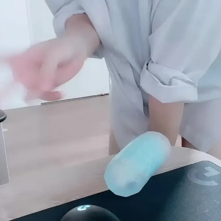 今回は「立ちバックでえっち」した時の動画だよ？
いっぱい腰を振って「中出し」するのエロすぎ。

挿れると中で回転す
