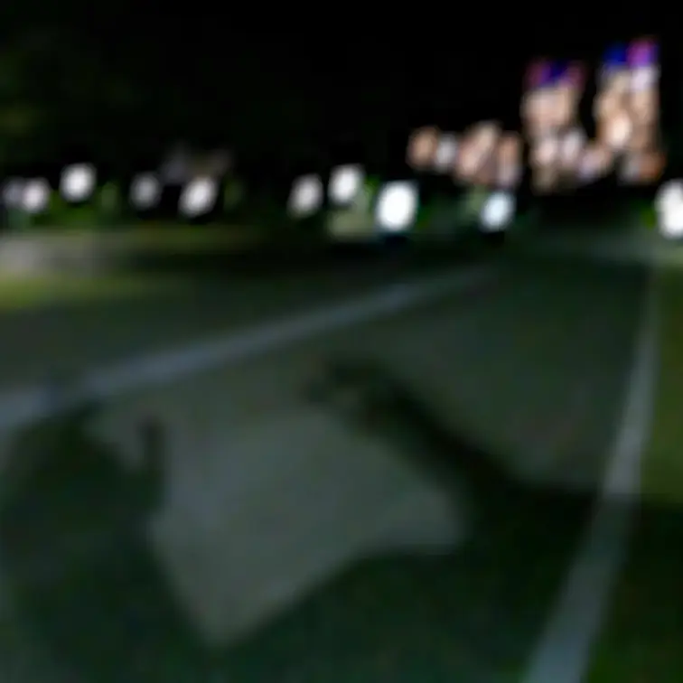 スレンダー40代と夜の公園トイレで３Pフェラ抜き

深夜の公園で行われた３Pフェラ抜きです