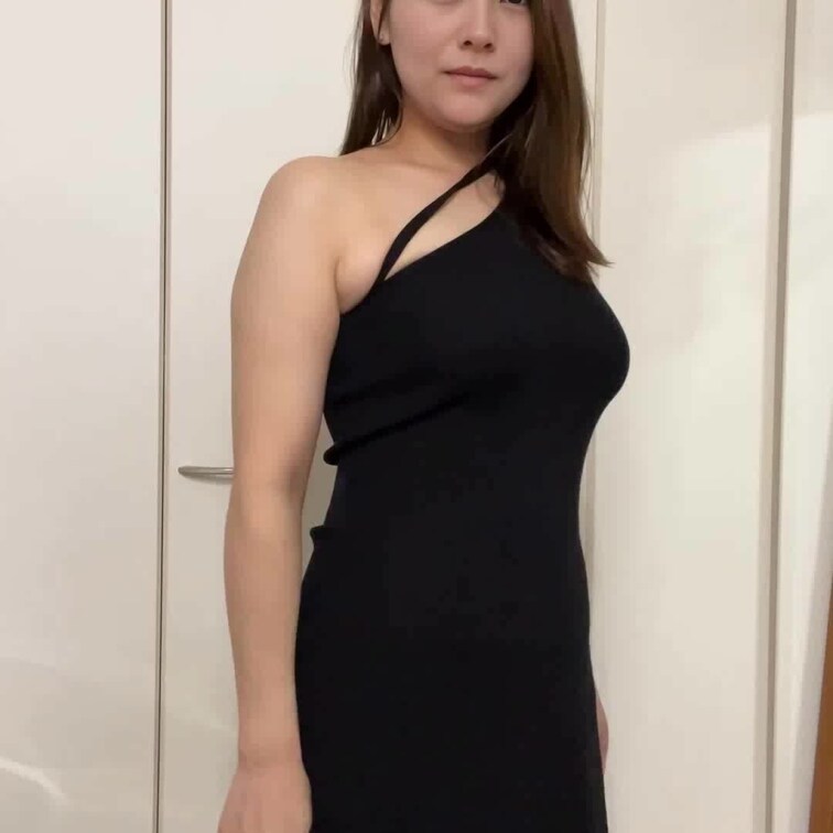 清楚系ドレス→Tバック（カルバンクライン）
お尻フェチの方へお届けします🍑