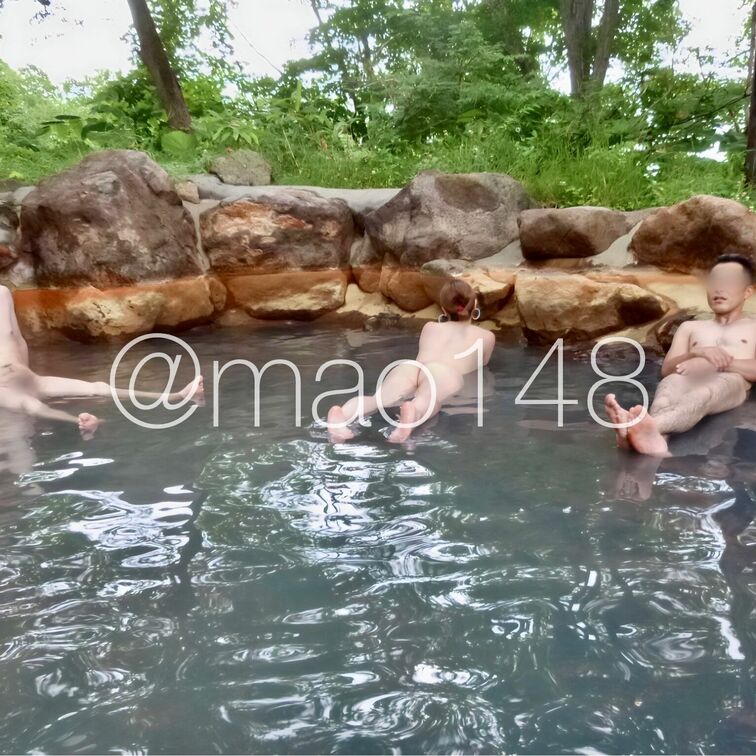 mao☆photo planではワニさんたちと混浴を楽しんでいる写真を公開中です✨️♨️🐊