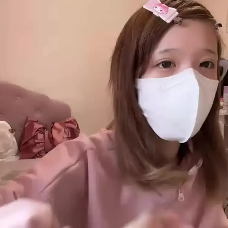 【みれい 20 歳】

みれいさんのライブ配信動画です
生ライブ配信だと、1 回の有料配信を視聴すると、おおよそ平