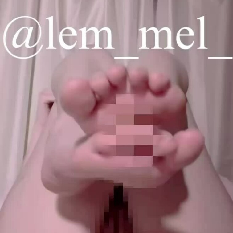 相互ちゃんからおすすめされた玩具で潮吹きオナニー..♡
（5分）
クリイキ出来なかった一昨年から成長しました☺︎
