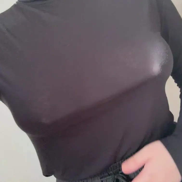 ヒートテックちくびを触ってるだけ