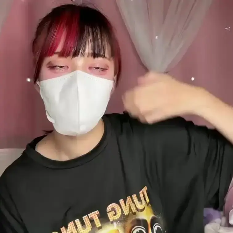 【みれい 20 歳】

みれいさんのライブ配信動画です
生ライブ配信だと、1 回の有料配信を視聴すると、おおよそ平
