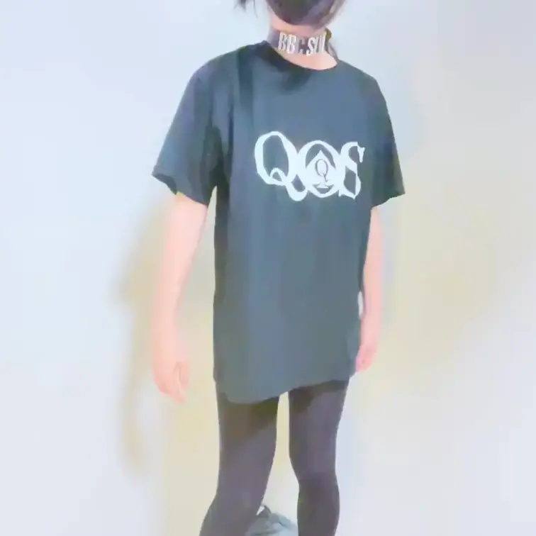 QoSタトゥーを見せつけちゃう💕