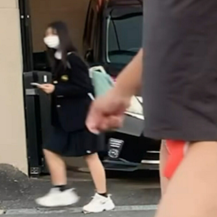 近所の奥様と会えない時は1人でお出かけしした時運動してるときや、外でオナニーした時の動画です😅
通行人がいた…