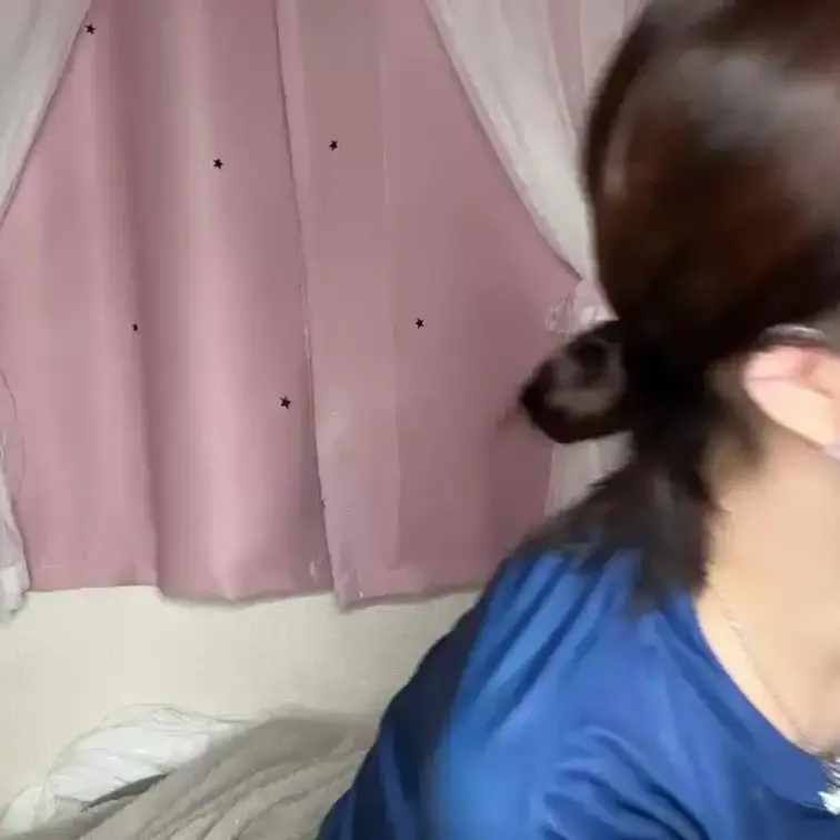 【みれい 20 歳】

みれいさんのライブ配信動画です
生ライブ配信だと、1 回の有料配信を視聴すると、おおよそ平