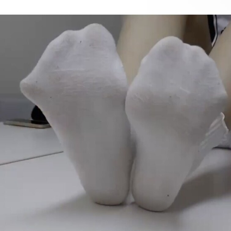 白靴下で足をうにょうにょ動かしてみました‎🤍👣⸒⸒