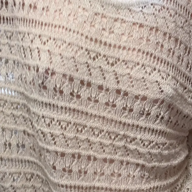 男性からの、視線が快感、
だから、ノーブラで、乳首が透ける服とか、
つい、着たくなっちゃいます。
そんな、芳恵って