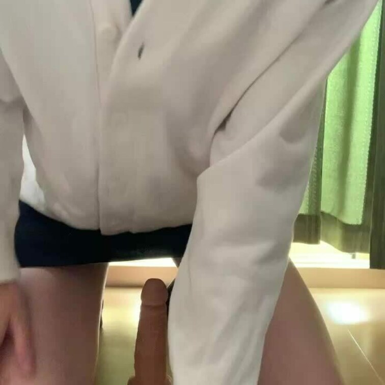 ミニスカ着衣オナニー❣️
お気に入りのディルドで…❣️